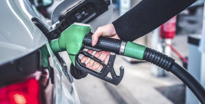 Eksperci przewidują obniżki cen paliw