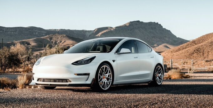 tesla awaria samochód kluczyk