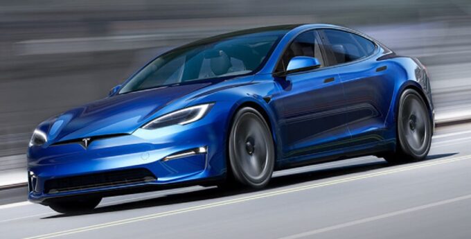 Elon Musk i nowy tryb w Tesla model S plaid