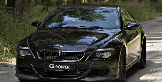Pojedynek ze świateł: BMW E60 M5 vs BMW E63 M6 – co za dźwięk i prędkość!