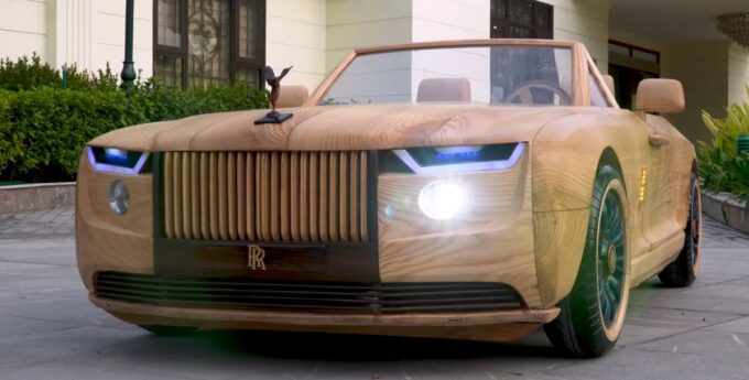 Ten Rolls Royce jest cały z drewna. Jego budowa trwała ponad dwa miesiące, ale było warto! [WIDEO]