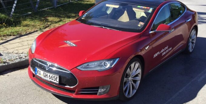Tesla z przebiegiem 1,5 miliona kilometrów! Elektryk „lepszy” od Diesla czy benzyny? Nie do końca …