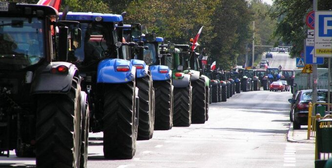 PILNE: Rusza ogromny protest rolników. Na te drogi nawet nie wjeżdżaj – będą zablokowane na amen. Później paraliż całej Warszawy