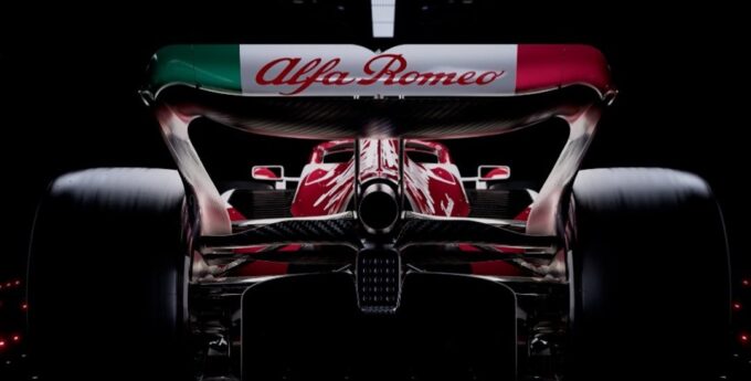 Nowa Alfa Romeo w pełnej krasie! Wygląda świetnie! [WIDEO]