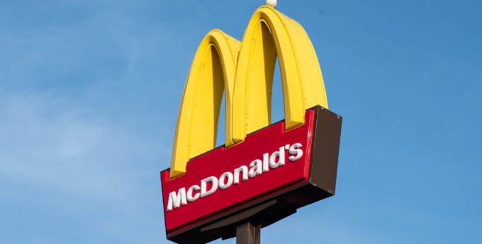 McDonald's zmienia logo