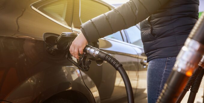 Rząd ma nowy projekt obniżający ceny paliw o 1 zł/l