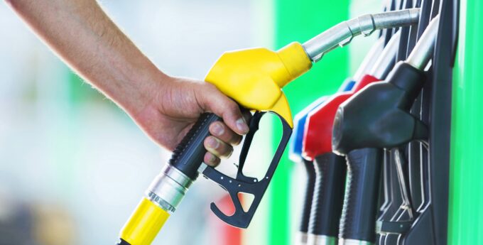 Rząd zawiesza podatki na diesel i benzynę do 31 maja