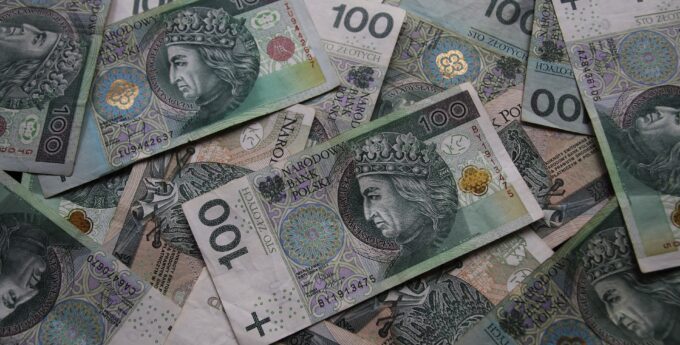 złoty kurs kursy walut waluta euro dolar funt frank paliwo