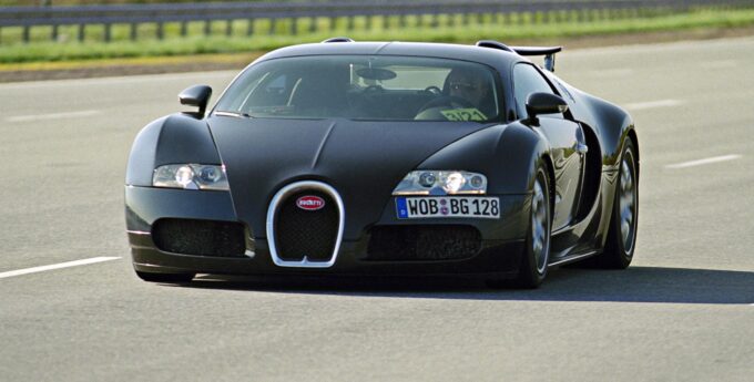 Bugatti Veyron z oszałamiającym wnętrzem! Takie powinno wyjeżdżać z fabryki! [WIDEO]