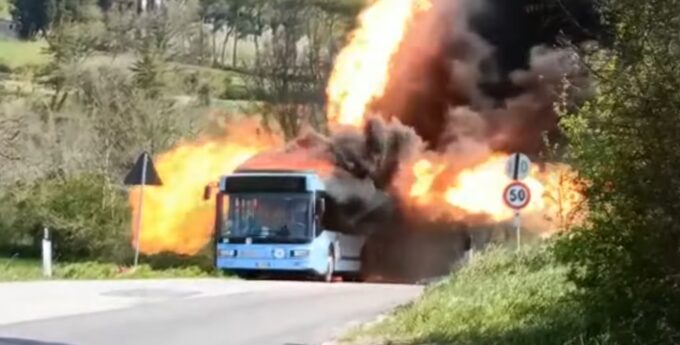 Pożar autobusu elektrycznego. Tak naprawdę był na CNG