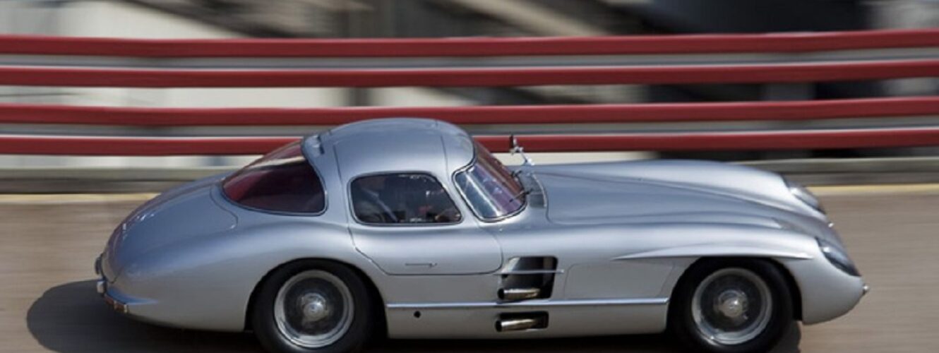Patrzysz na najdroższy samochód świata. Mercedes SLR Uhlenhaut sprzedany za rekordowe 630 milionów zł [WIDEO]