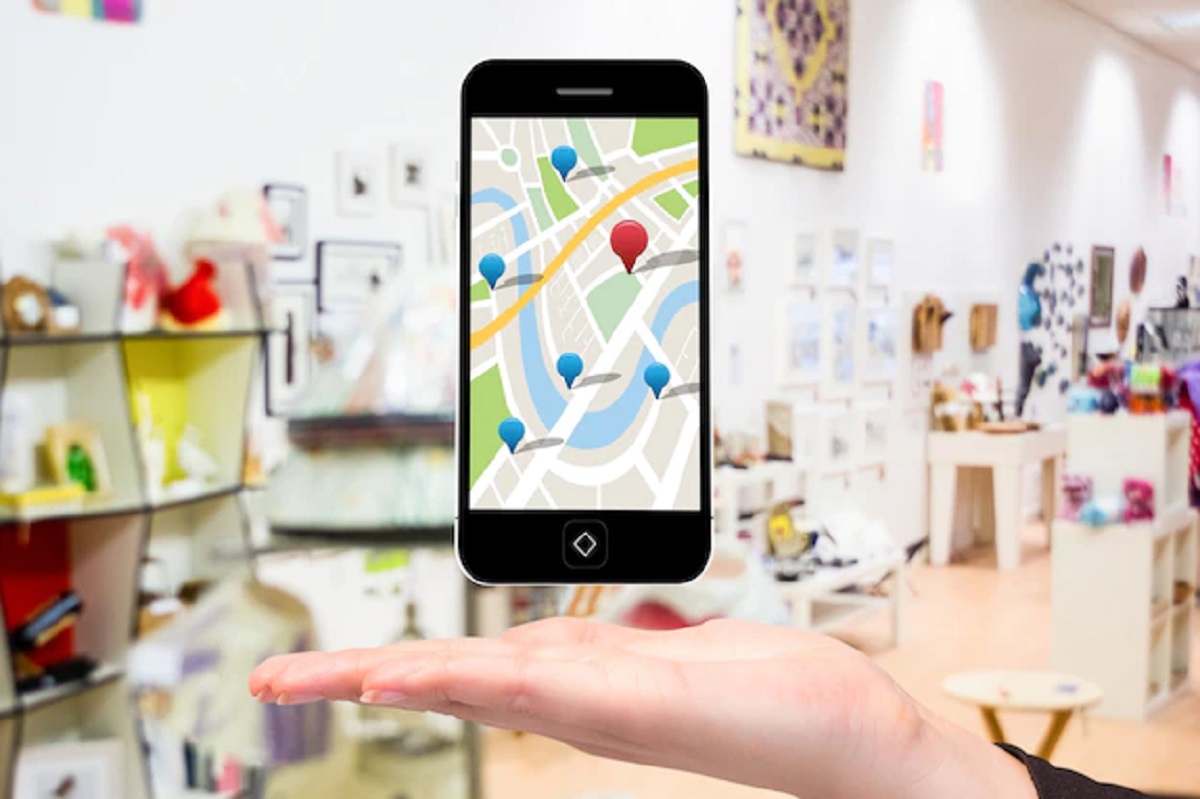 mobile-with-google-maps_freepik