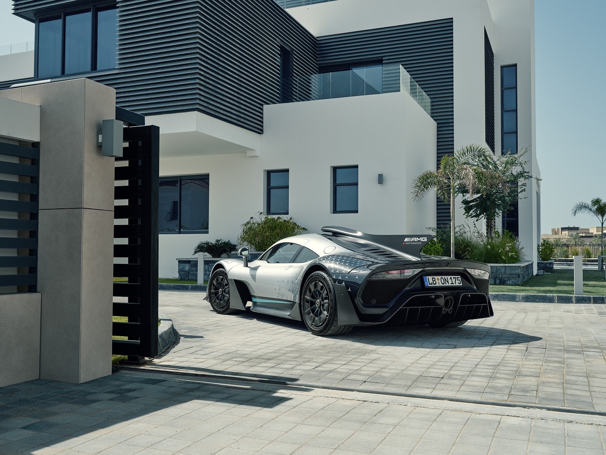 nowy mercedes amg one tył