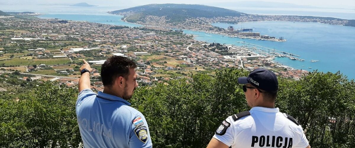 Polscy policjanci patrolują ulice w Chorwacji i Bułgarii. Nie zdziw się, kiedy na nich trafisz