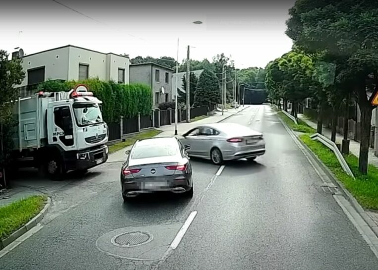 Typowi polscy kierowcy w pigułce. To co wydarzyło się na tym skrzyżowaniu, to jakaś groteska – nie wiadomo czy się śmiać, bać, czy płakać [WIDEO]