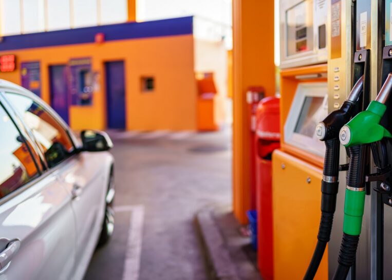 Sejm przyjął obniżkę cen paliw na wakacje