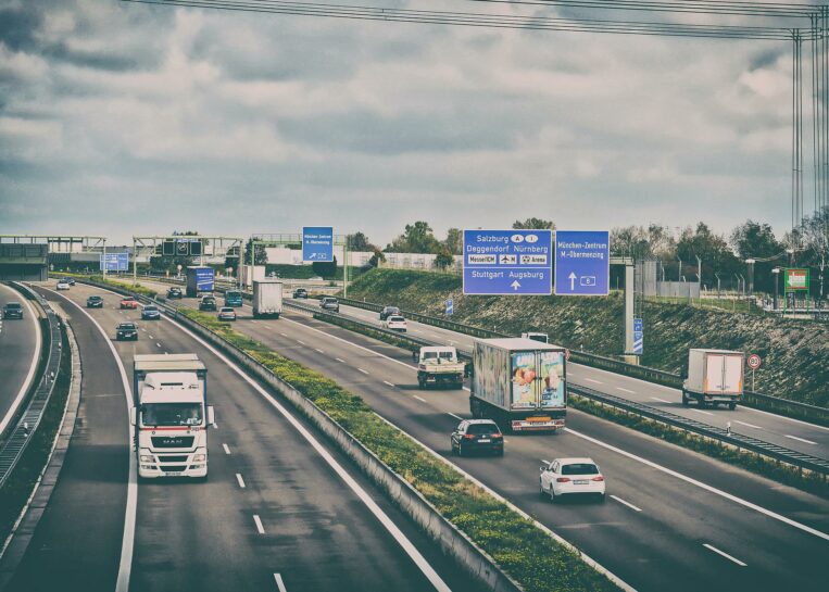 kierowcy wyprzedzanie podwójna ciągła wyprzedził wyprzedzić ciągła linia legalne
