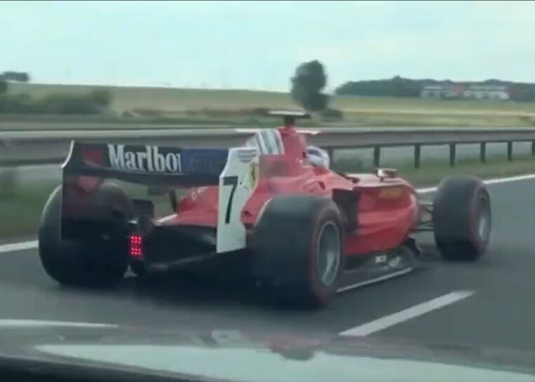 Formuła 1 na autostradzie? Takie rzeczy tylko w Czechach! [WIDEO]