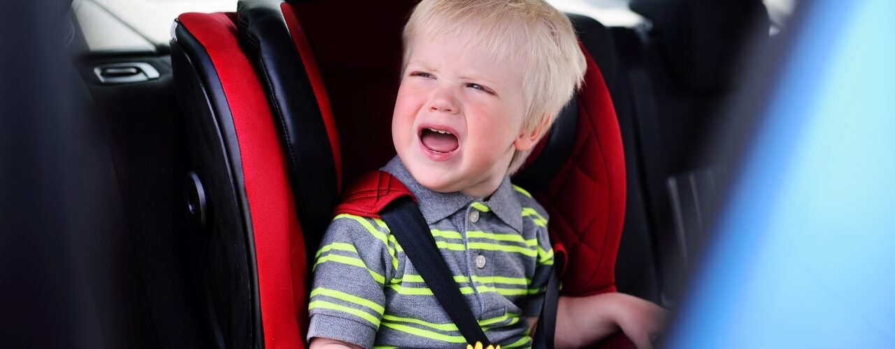 Jak przewozić dziecko w foteliku? To miejsce w samochodzie jest najbezpieczniejsze!