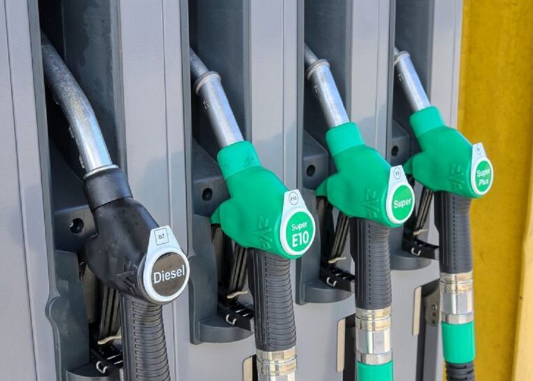 Jakie ceny paliw pod koniec sierpnia i na początku września? Te liczby mogą cieszyć kierowców