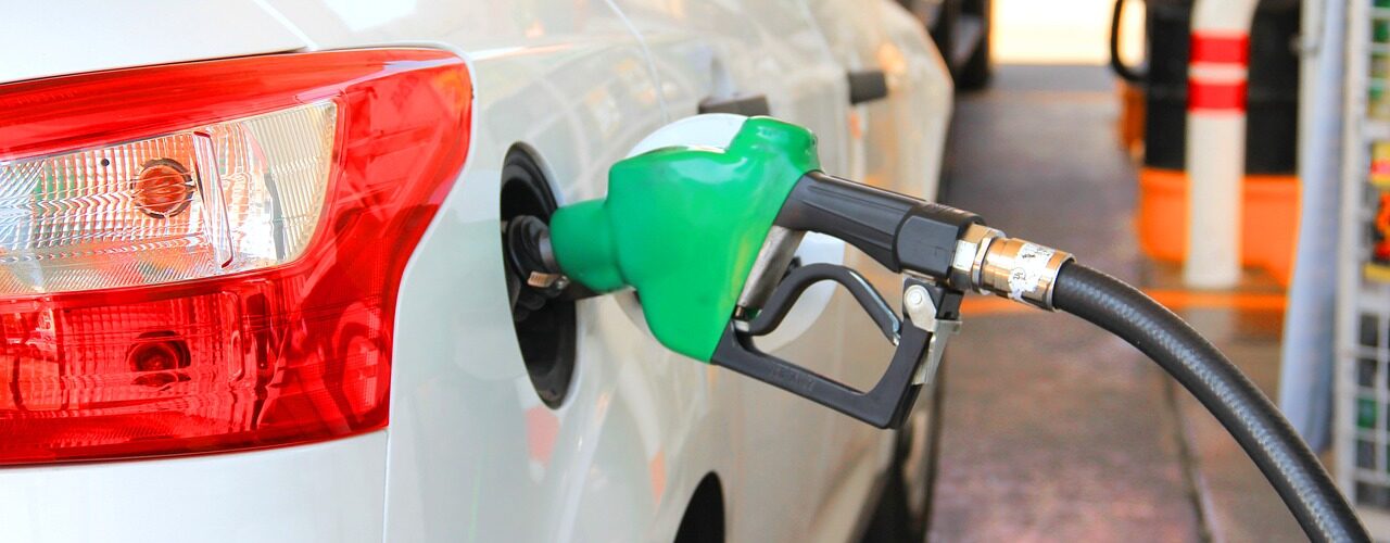 Po weekendzie ucieszą się właściciele aut na benzynę i lpg. Z Dieslem trochę mniej – są już nowe ceny paliw