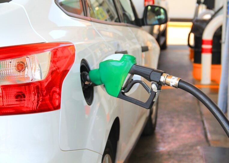 Po weekendzie ucieszą się właściciele aut na benzynę i lpg. Z Dieslem trochę mniej – są już nowe ceny paliw
