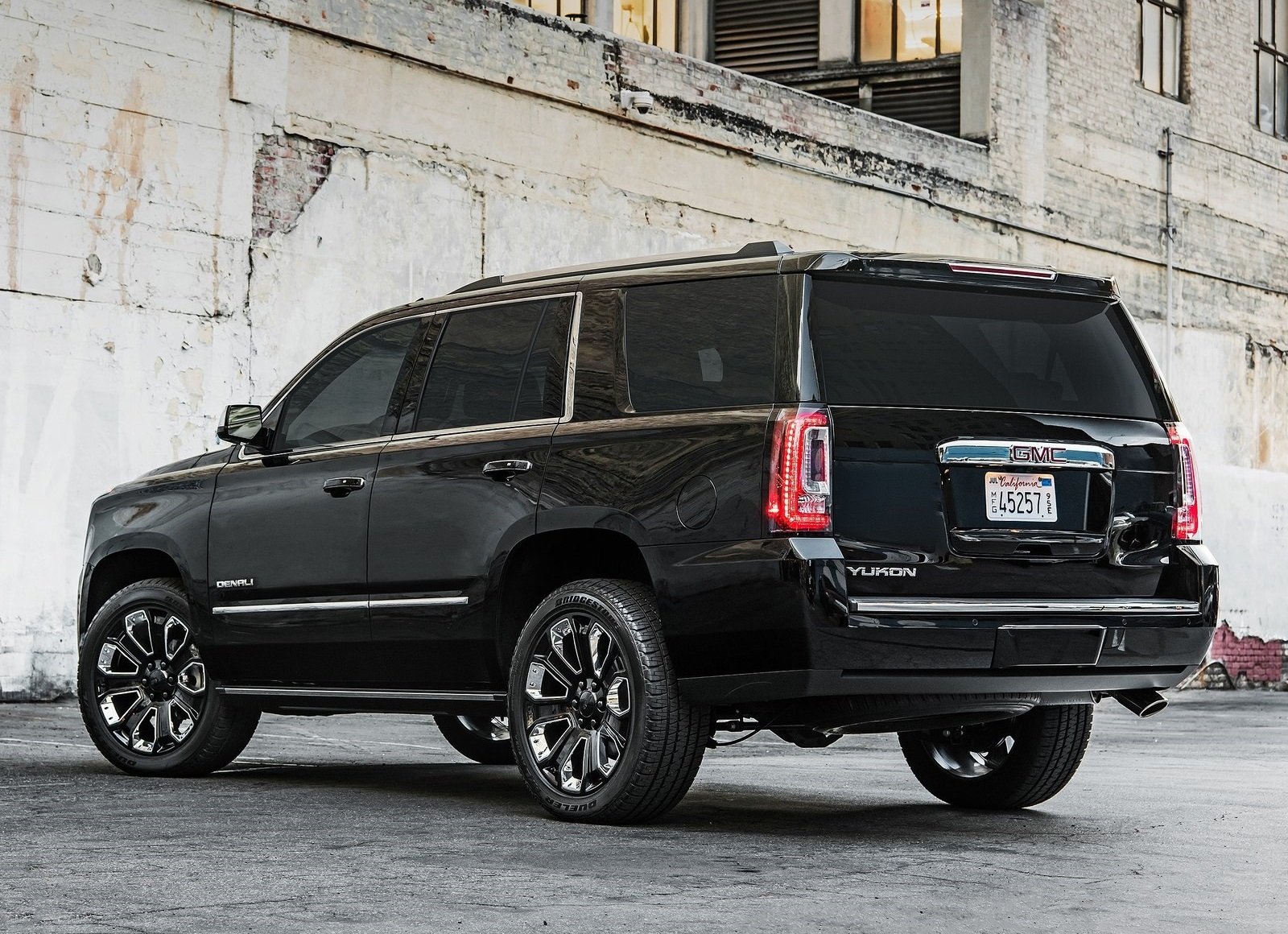 kobieta-suv-gmc-yukon