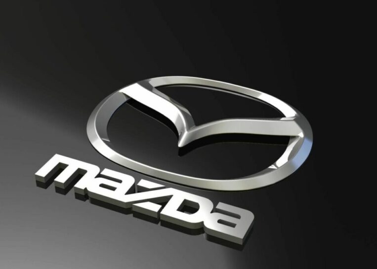 Mazda z niespodziewanym ruchem