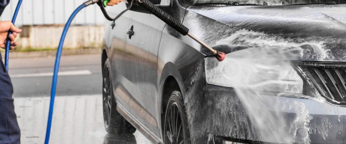 PILNE: Od 1 kwietnia 2023 roku myjnia samochodowa nie pozwoli nam umyć auta tak jak dziś. W życie wejdą ważne zmiany