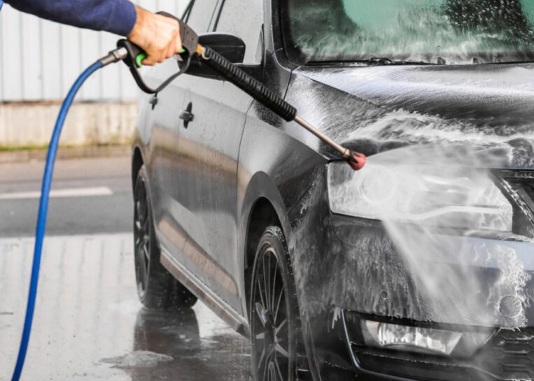 PILNE: Od 1 kwietnia 2023 roku myjnia samochodowa nie pozwoli nam umyć auta tak jak dziś. W życie wejdą ważne zmiany