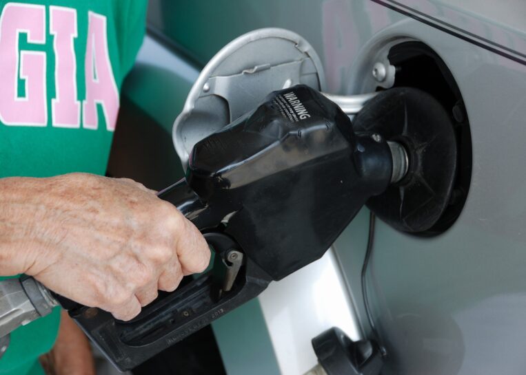 PILNE: Wiemy ile trzeba będzie zapłacić za paliwo na początku października. Czy te ceny ucieszą kierowców?