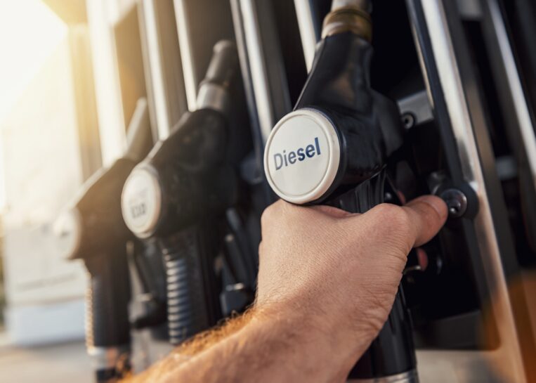 PILNE: Od poniedziałku ceny paliw zaskoczą. Zapłacimy wyraźnie więcej za diesel i benzynę za każdy litr