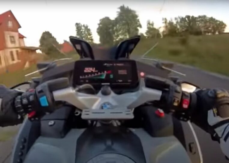 Fenomenalne umiejętności polskiego policjanta na motocyklu. Jest film z niewiarygodnego pościgu przy 224 km/h [WIDEO]
