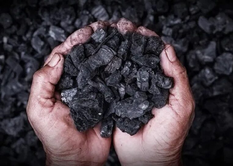 PILNE: Węgiel to twoje główne źródło ciepła? Jeśli będziesz nim palić, dostaniesz nawet 5000 zł kary