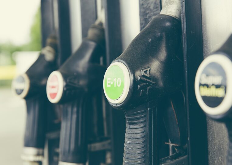 Są prognozowane ceny paliw na weekend. Tyle kierowcy zapłacą za Diesel, benzynę i LPG