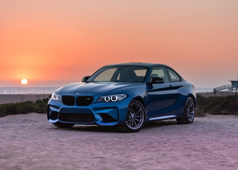 Ten kierowca BMW M2 zaszokował świat! Oczy wychodzą ze zdziwienia! [WIDEO]