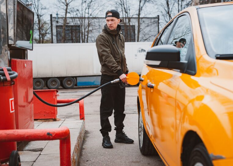 PILNE: Od 28 października duże utrudnienia dla tankujących benzynę i Diesel! Opóźnienia w całej Polsce