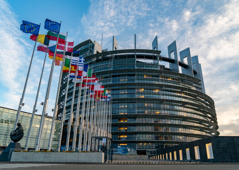 PILNE: Koniec sprzedaży samochodów na diesel i benzynę w Polsce! Jest porozumienie w Unii Europejskiej. Czeka nas katastrofa?