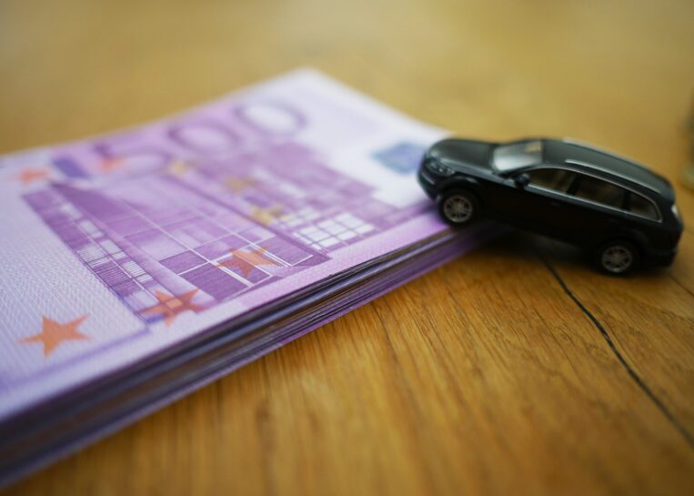 Wyłudzali VAT działając w branży motoryzacyjnej.