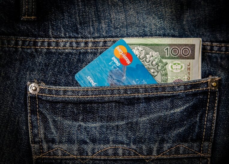 pieniądze banknot banknoty paliwo zakupy ważność funty