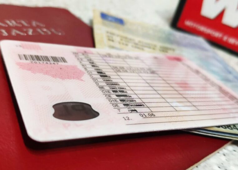 PILNE: Egzaminy na prawo jazdy w Polsce do zmiany. Kierowcy, którzy już mają dokument, nie mogą …