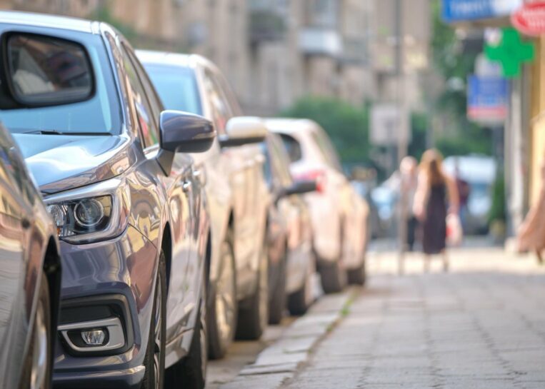 samochod-parking-mandat-parkowanie