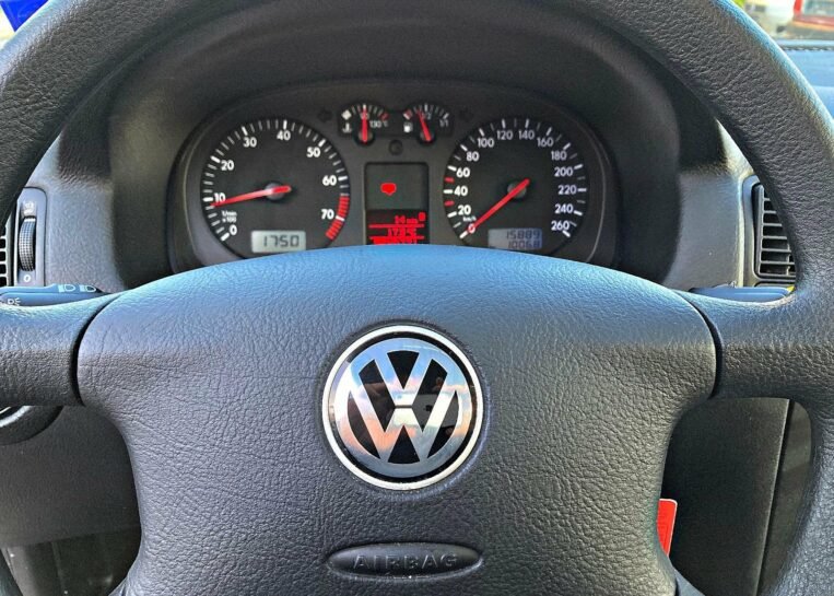 volkswagen-golf-iv-89-letni-dziadek