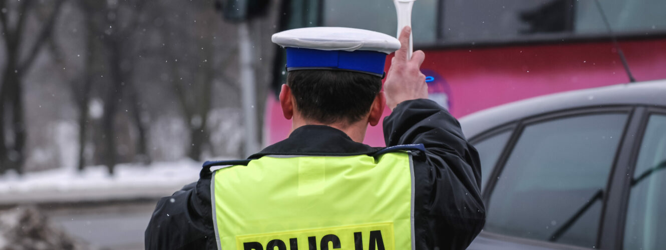 PILNE: Kierowcy mają nowy obowiązek. Muszą mieć obowiązkowo ten przedmiot w swoim aucie!