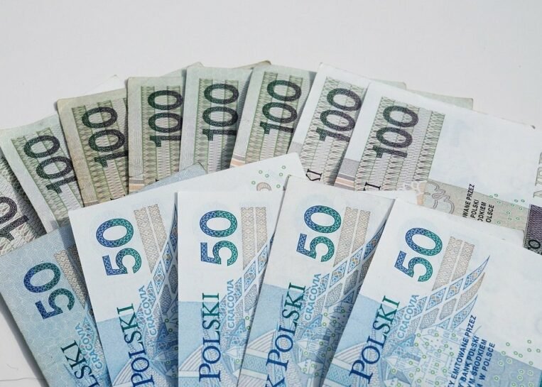 kary kierowców brak oc kara opłata płaca minimalna 2023