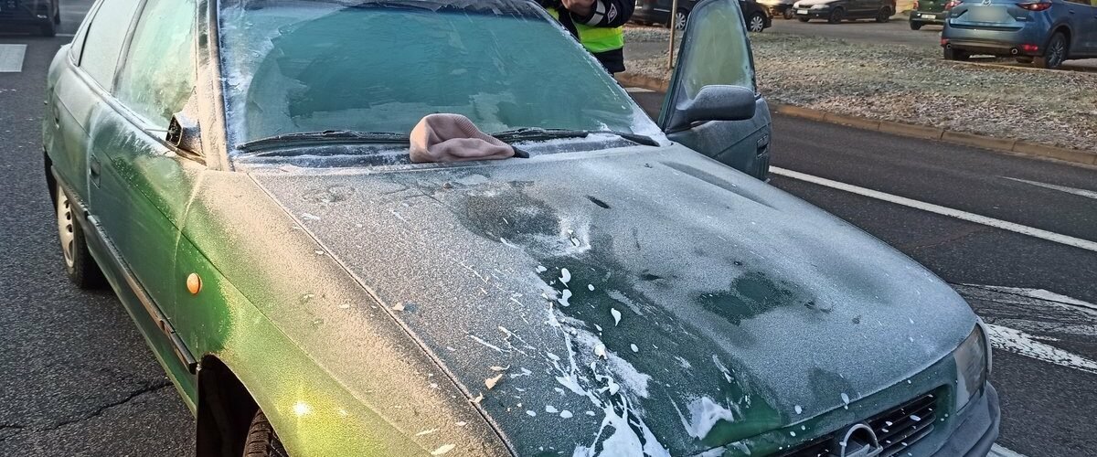 szron lód śnieg policja szyby szyba wypadek potrącenie