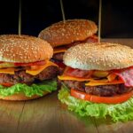 mcdonald's mcdonald burger kanapka mcroyal wieśmac drwal menu