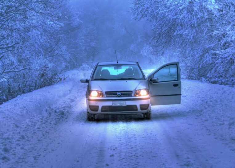 mróz zima śnieg lód prognoza pogoda temperatury imgw samochód