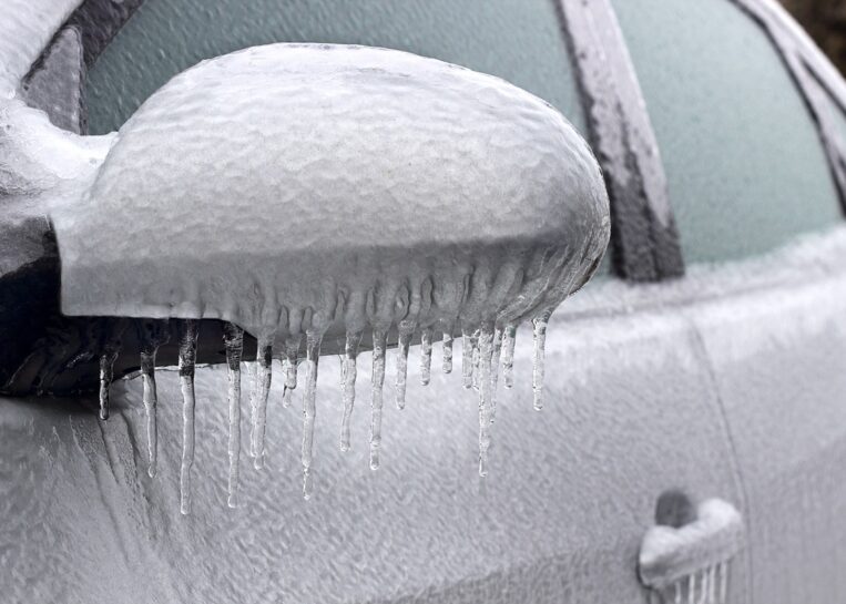 Najlepszy sposób na mycie samochodu w sezonie jesienno-zimowym? Każdy to musi wiedzieć!
