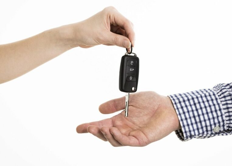 zmiana samochodu opłaty kluczyki